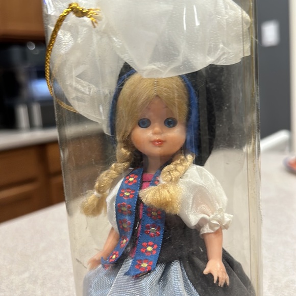 Zurich souvenir doll. - Picture 5 of 5